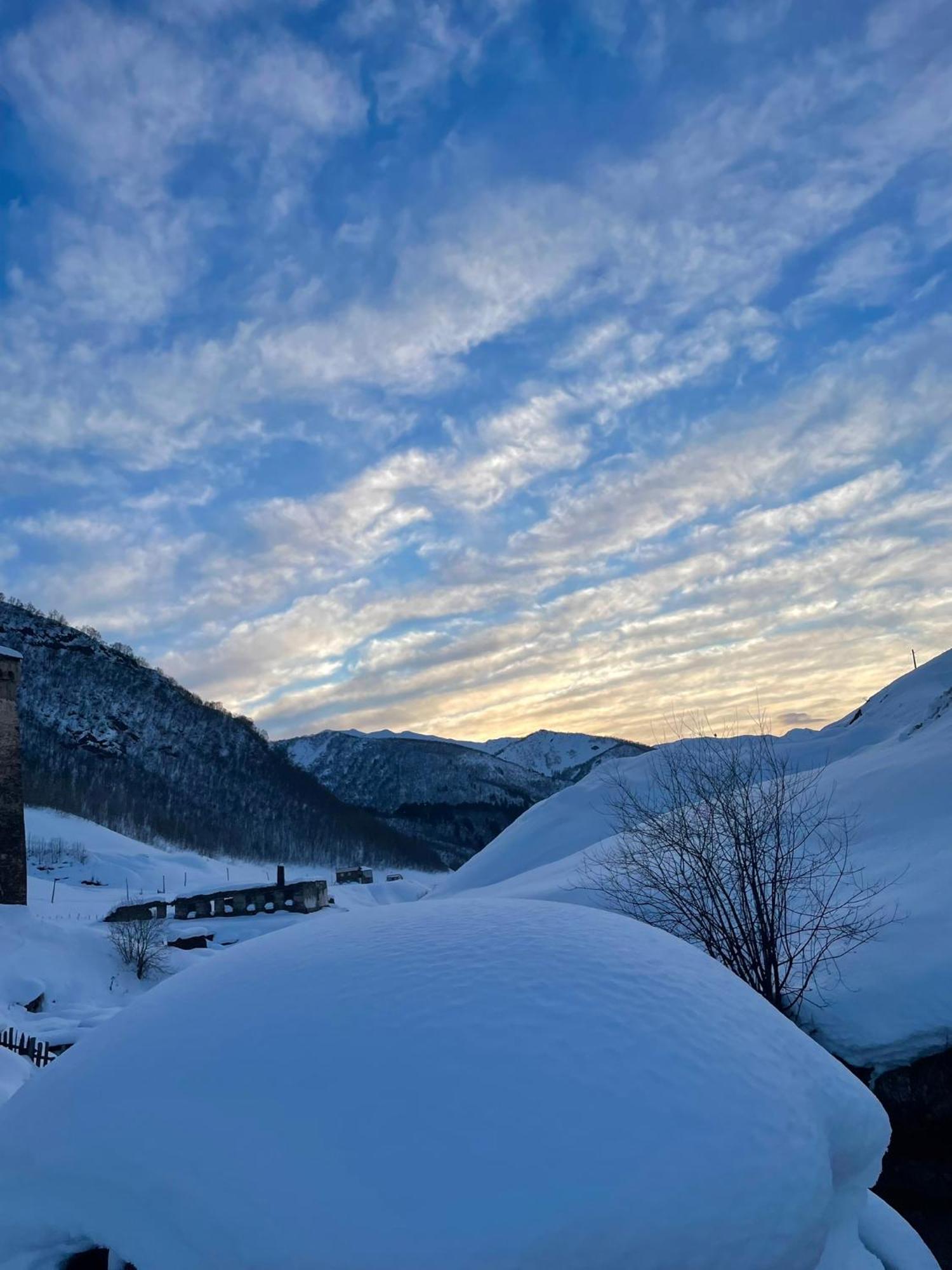 Hotel Old House Ushguli Esterno foto