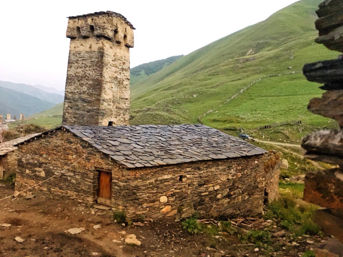 Hotel Old House Ushguli Esterno foto